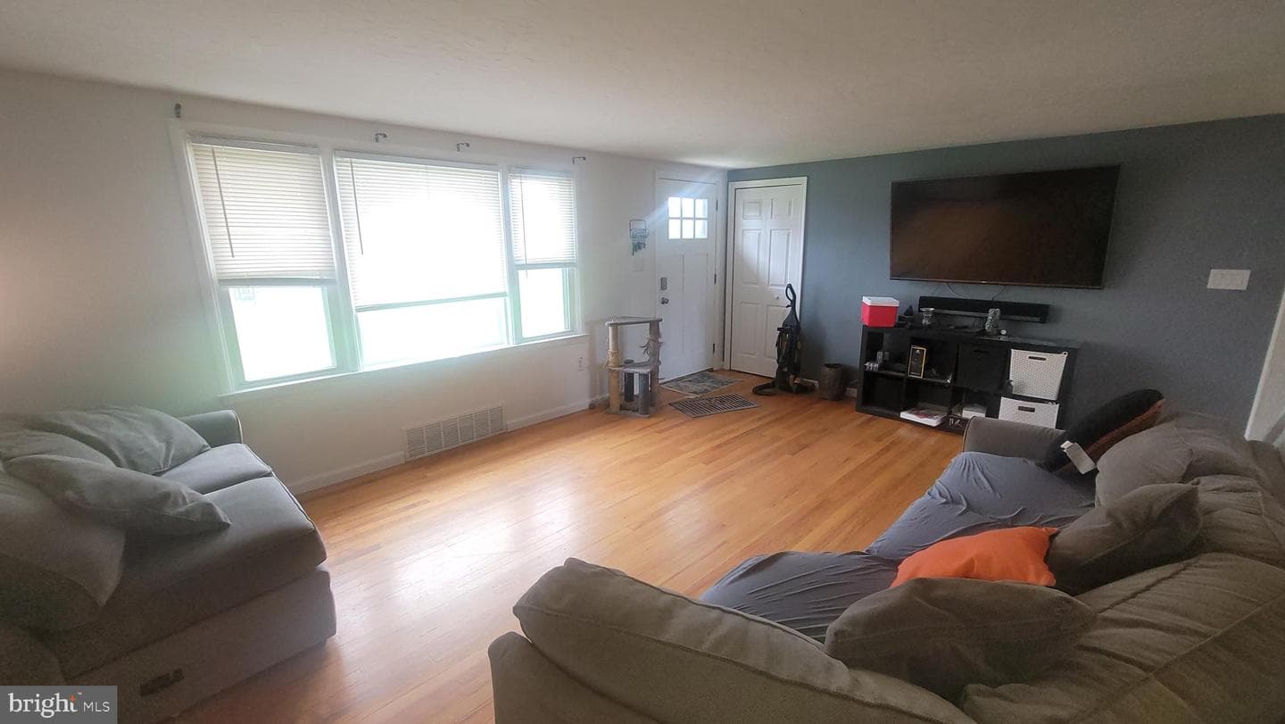 2381 Sunset Lane photo 3