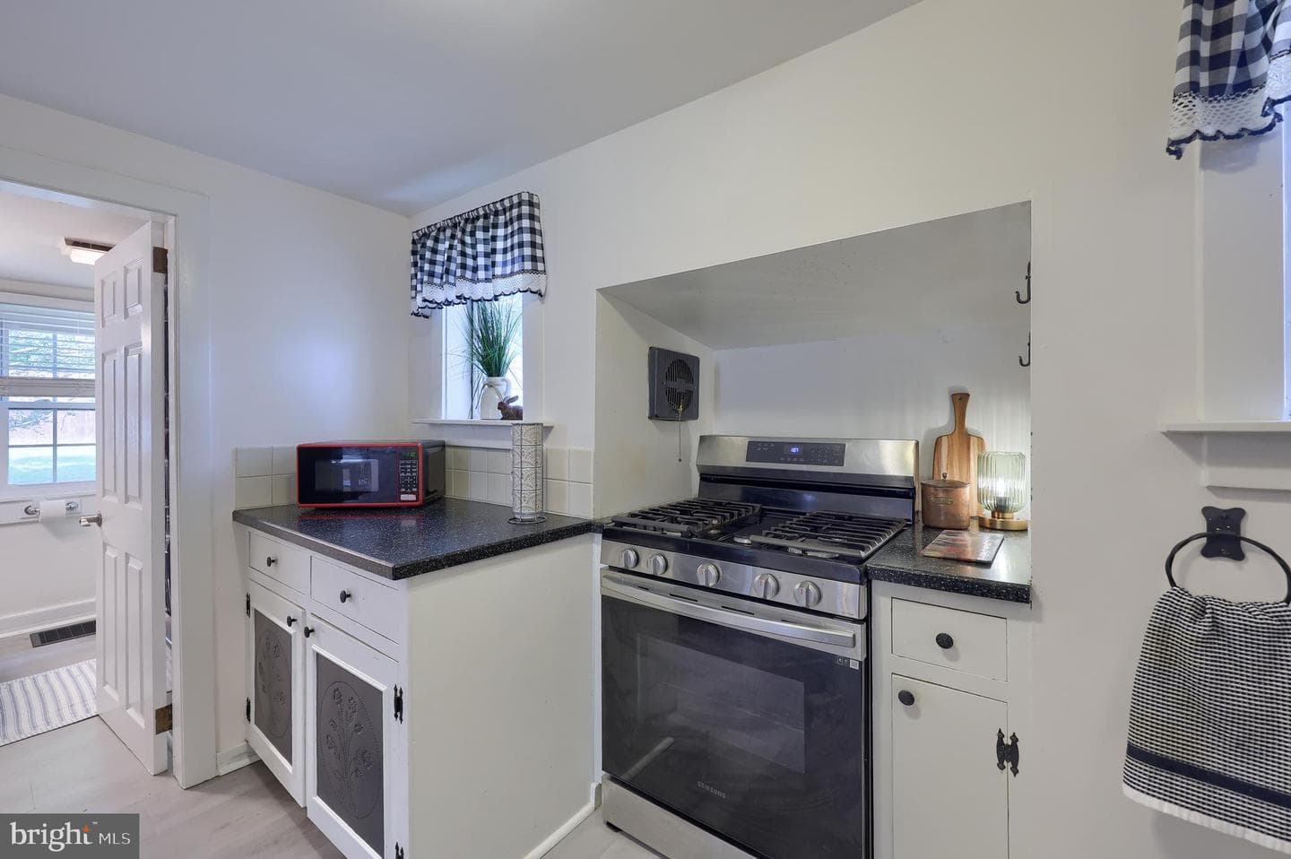10 Stella Avenue photo 14