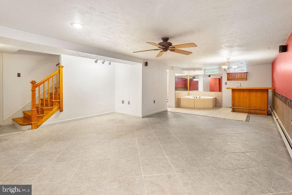 218 Main Street N photo 18