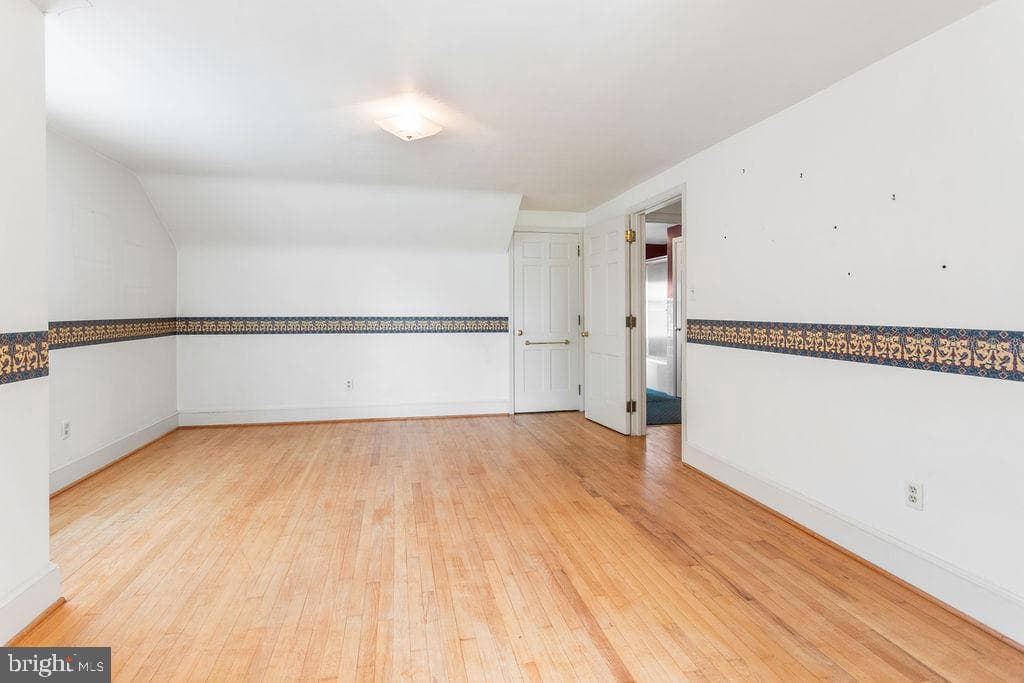 218 Main Street N photo 23
