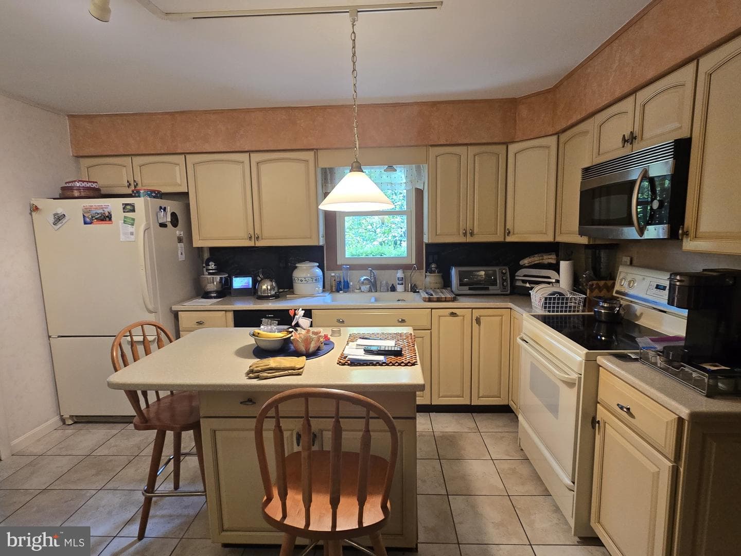 772 Elham Drive photo 2