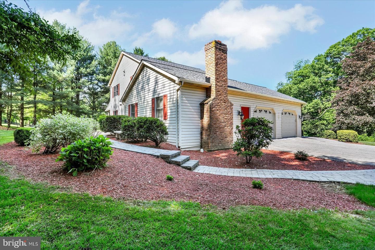 63 Lindsay Lane photo 2