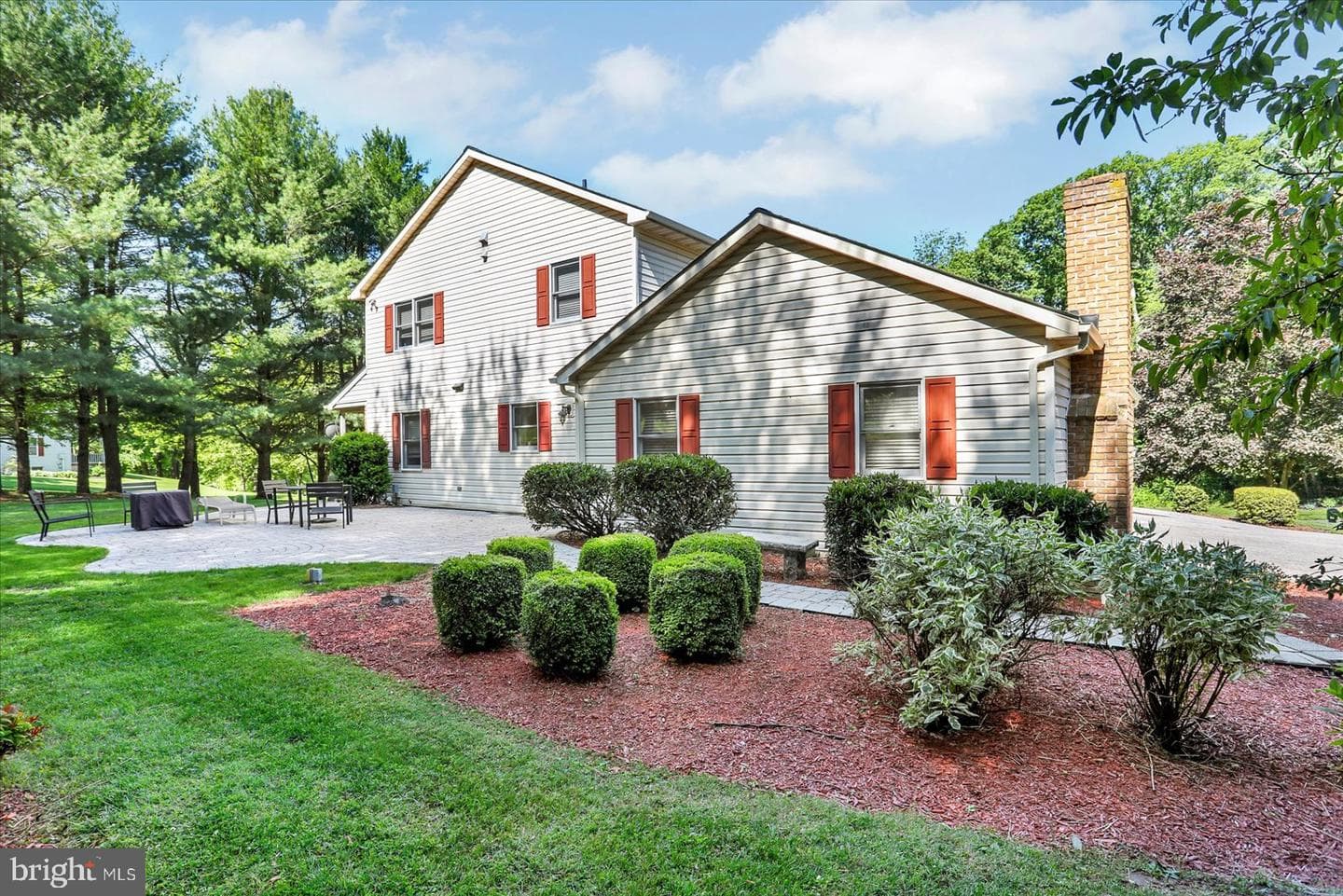 63 Lindsay Lane photo 4