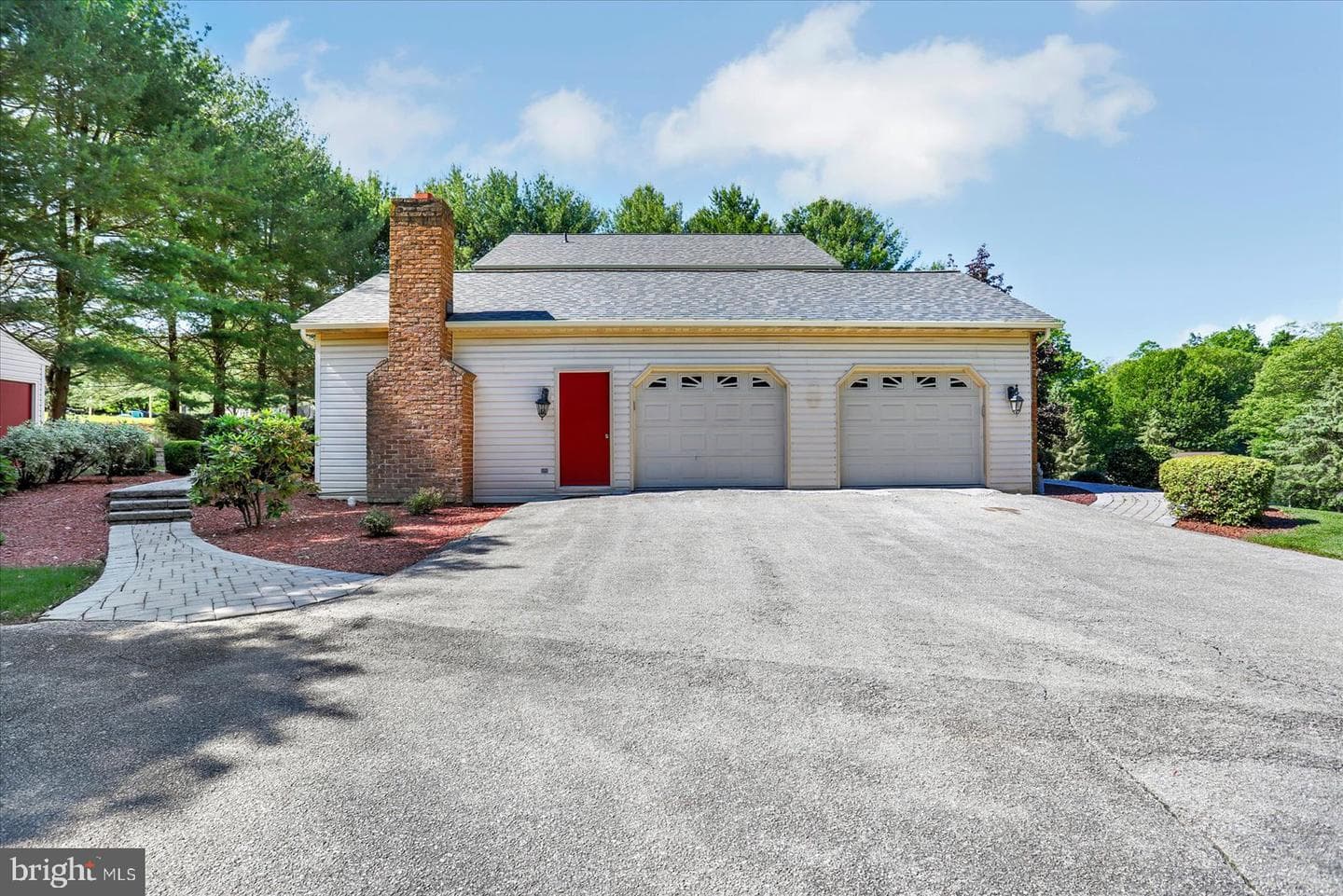 63 Lindsay Lane photo 5