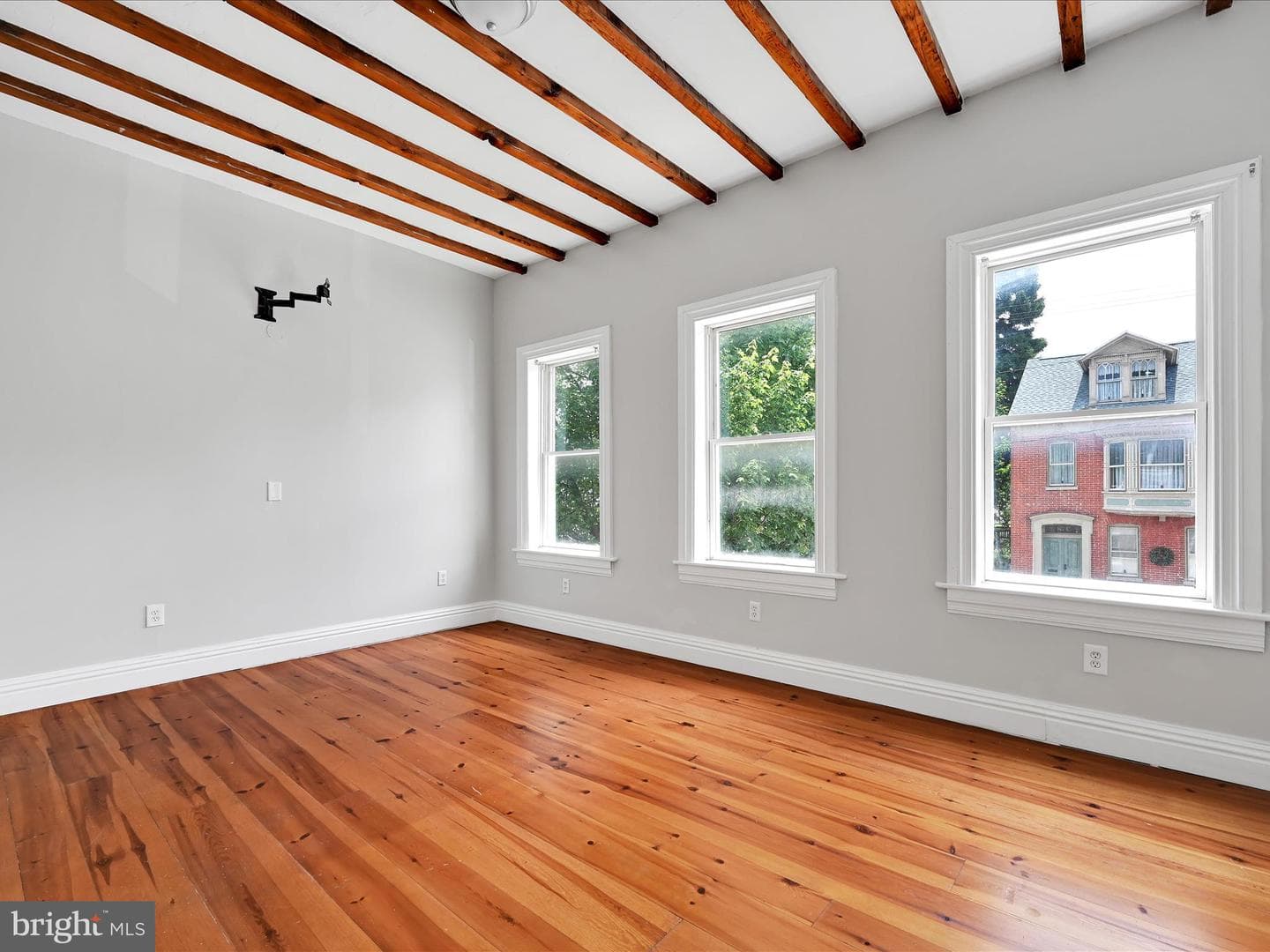 871 E Market Street photo 17