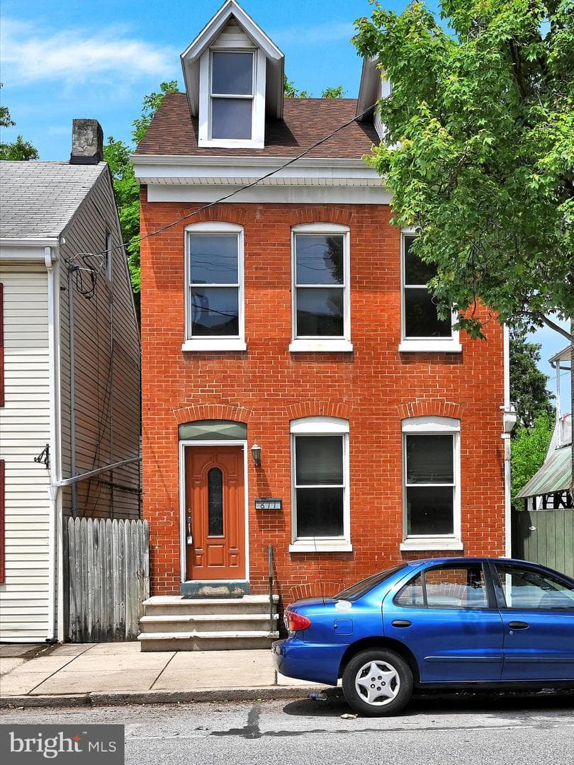 871 E Market Street photo 2