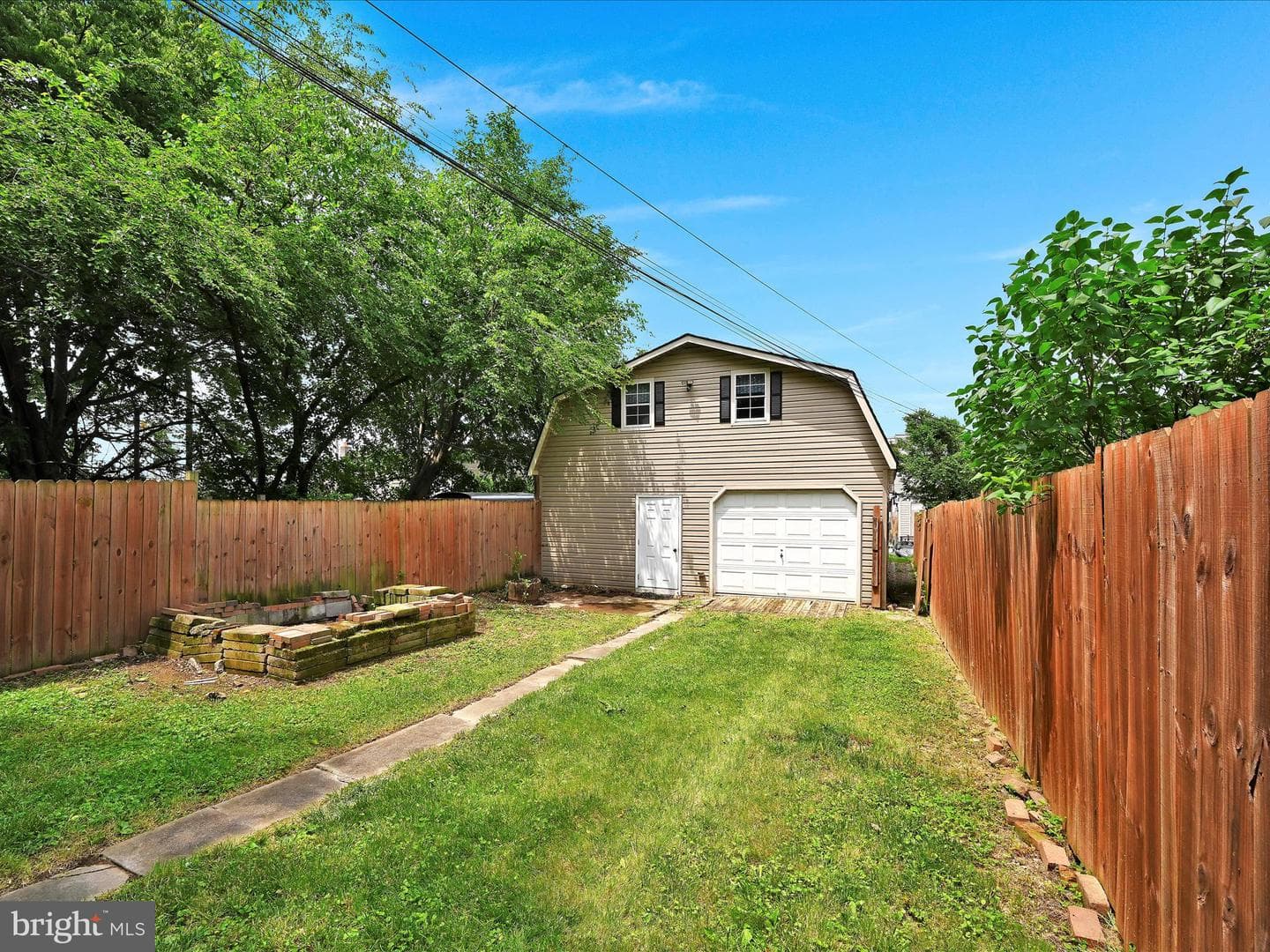 871 E Market Street photo 32