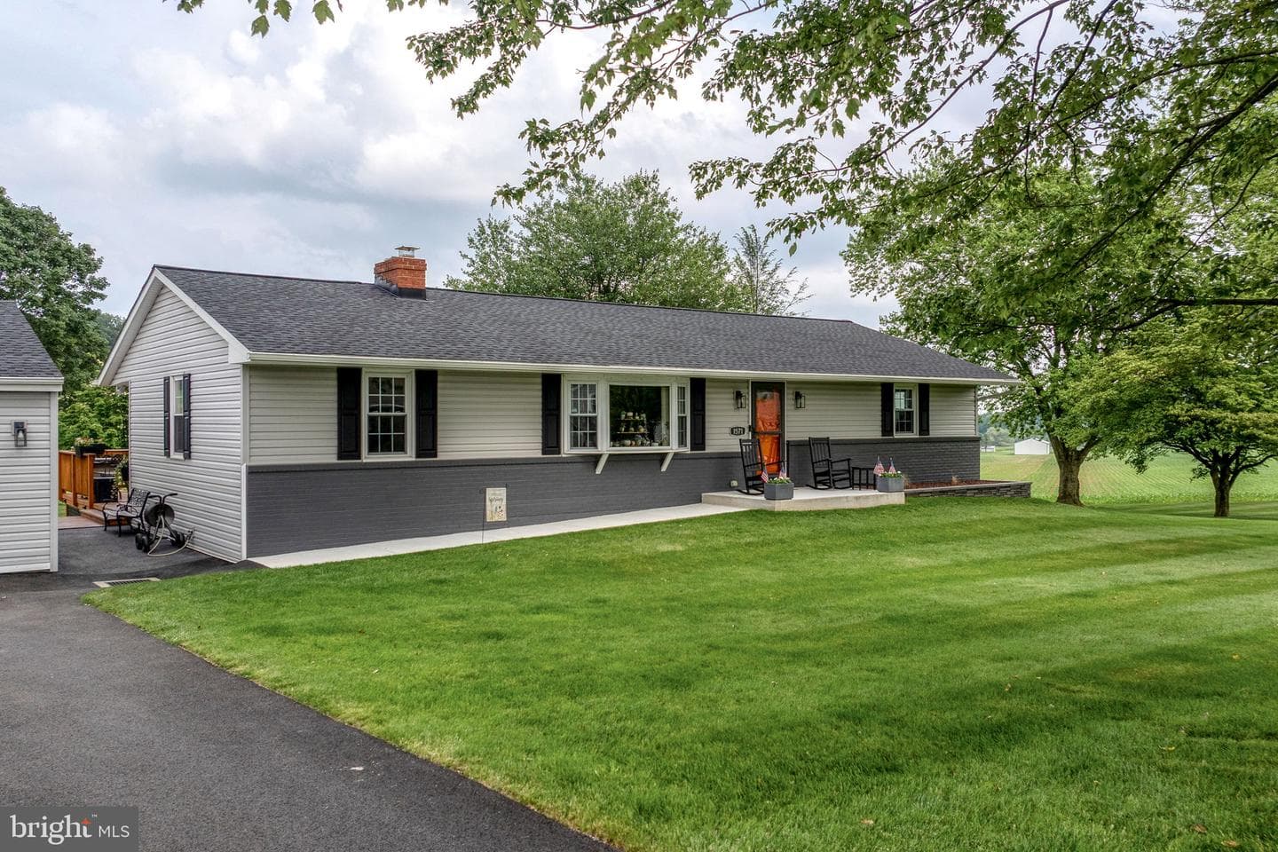1571 Windy Hill Road photo 3