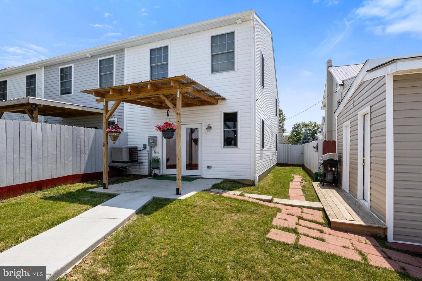 263b 3rd Street photo 32