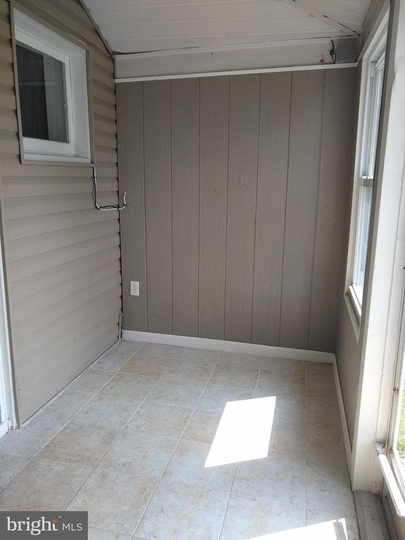 2894 Oakland Road photo 5