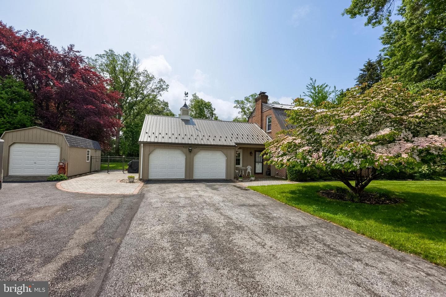 2585 Midpine Drive photo 2