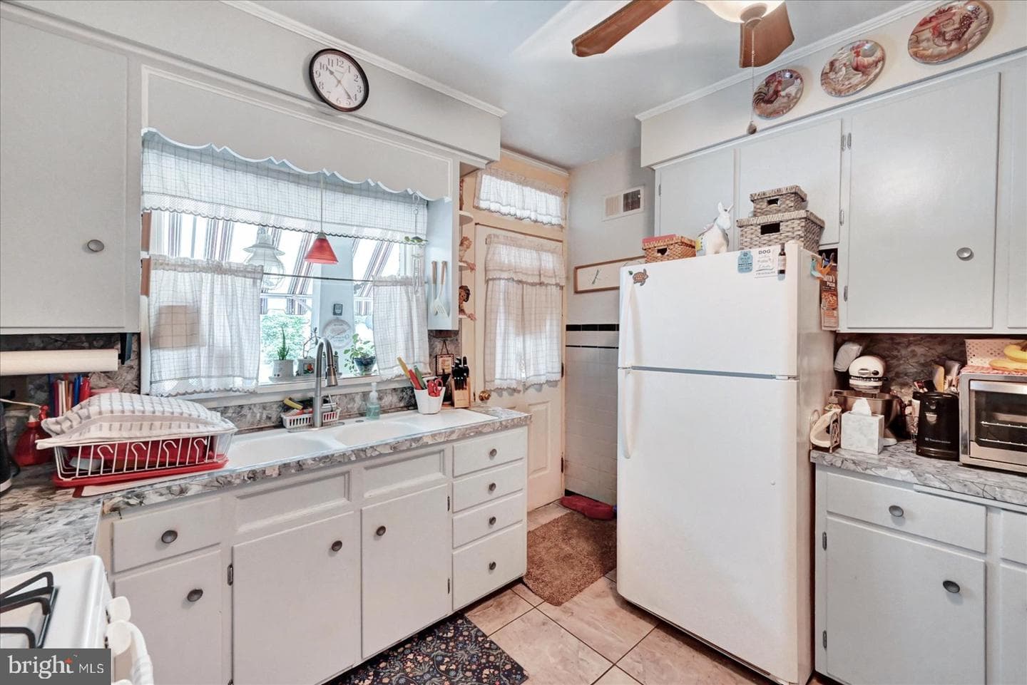 1350 W King Street photo 10