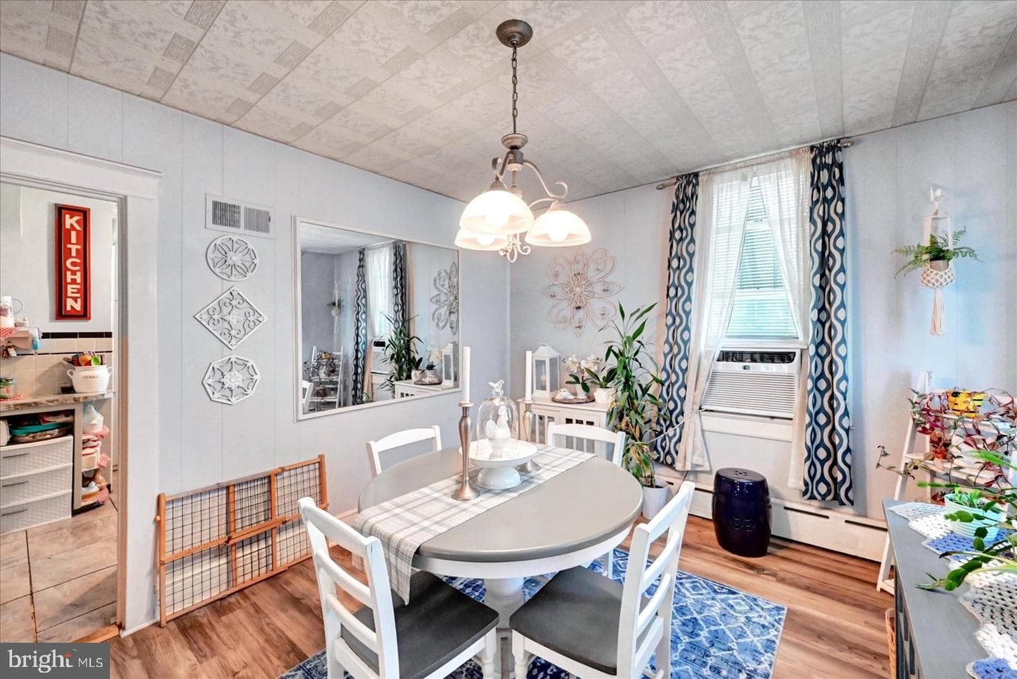 1350 W King Street photo 6