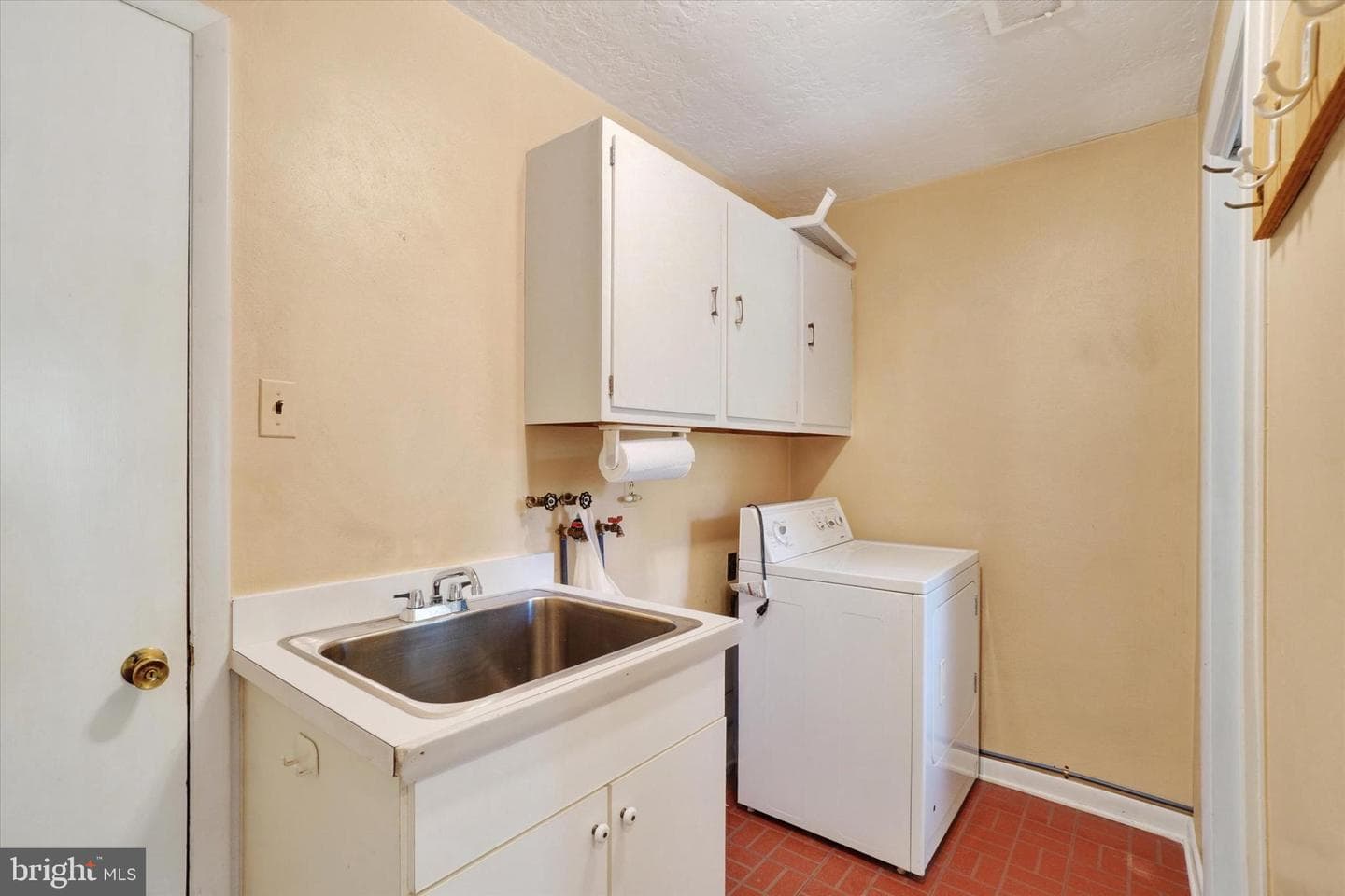 716 Hillcrest Road photo 20