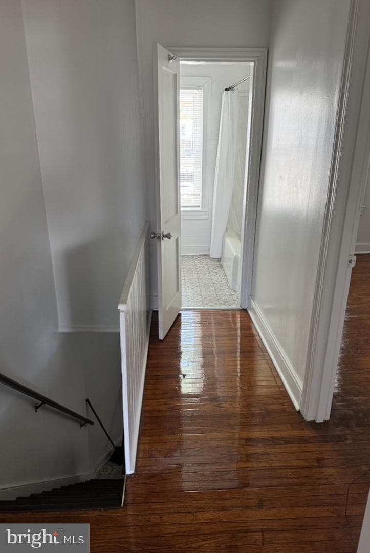 578 Salem Avenue photo 2
