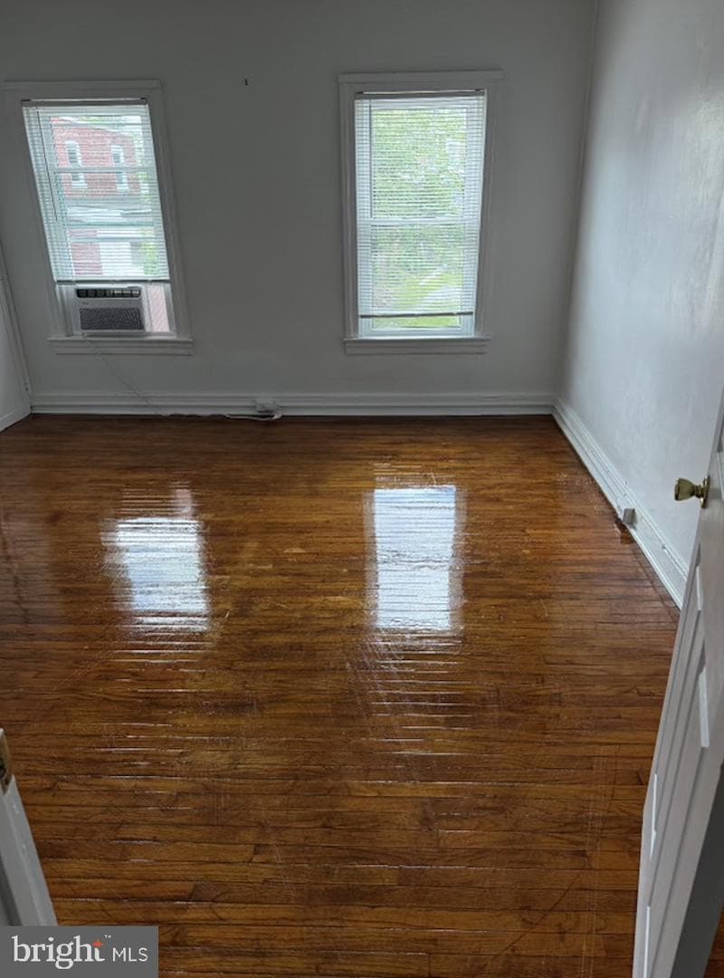 578 Salem Avenue photo 3