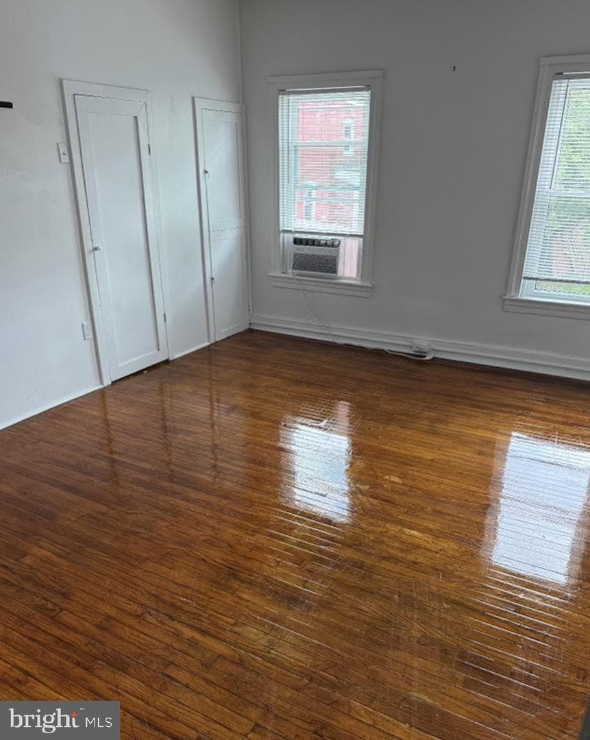 578 Salem Avenue photo 4