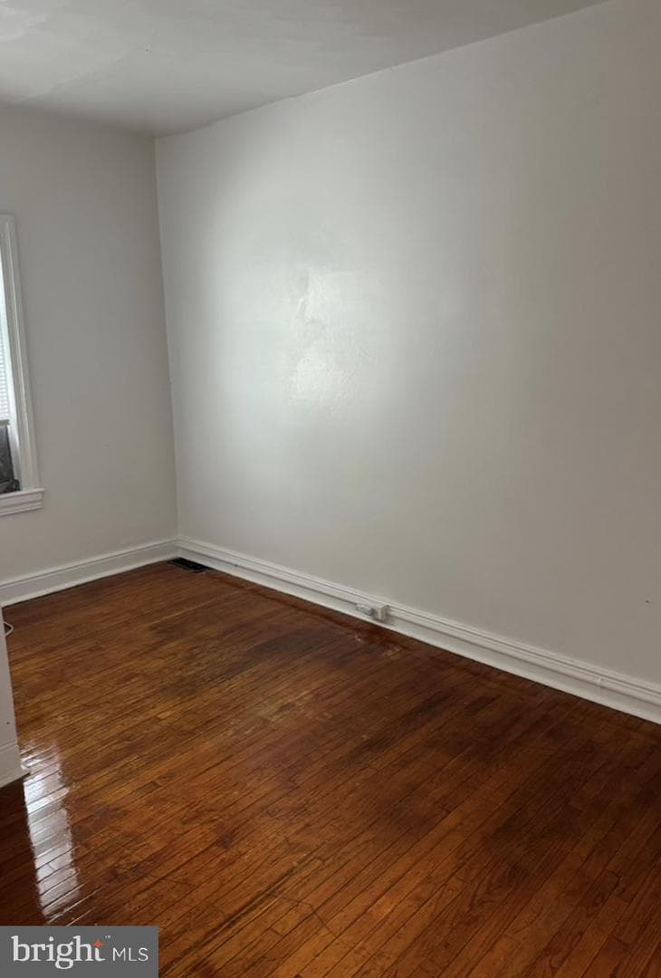 578 Salem Avenue photo 5