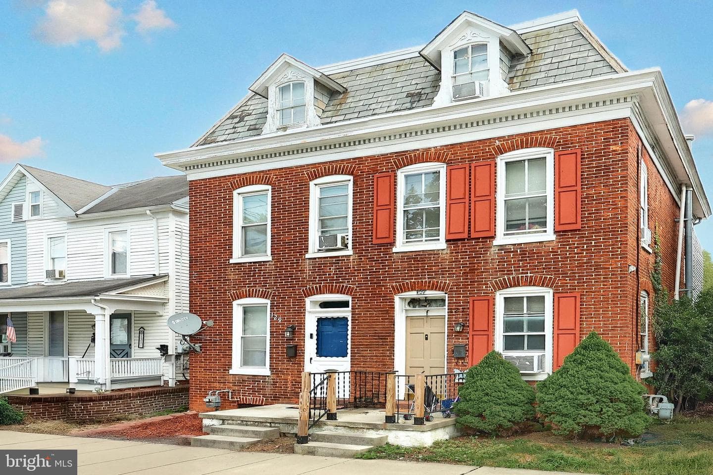 129 S Pleasant Street photo 3