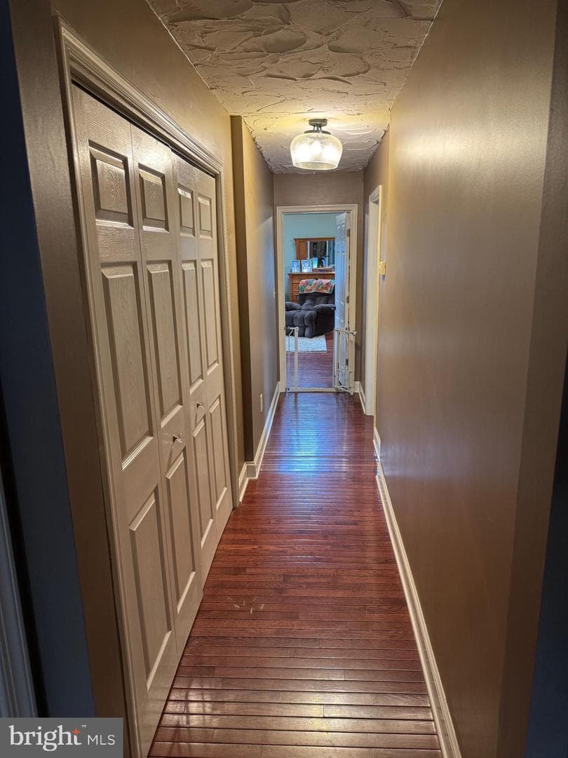 1872 Yingling Drive photo 15