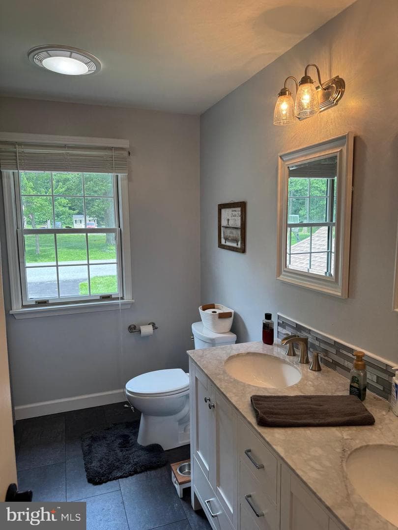 1872 Yingling Drive photo 20