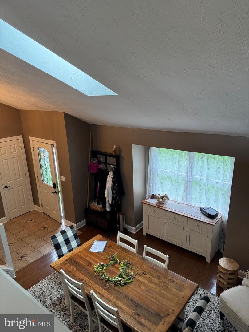 1872 Yingling Drive photo 6