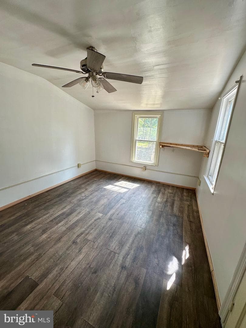 540 N Pershing Avenue photo 15