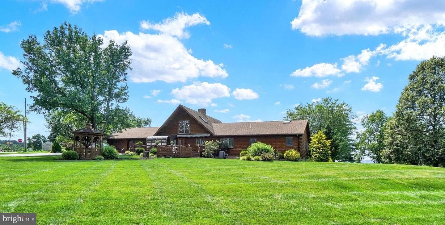 695 Freysville Road photo 5