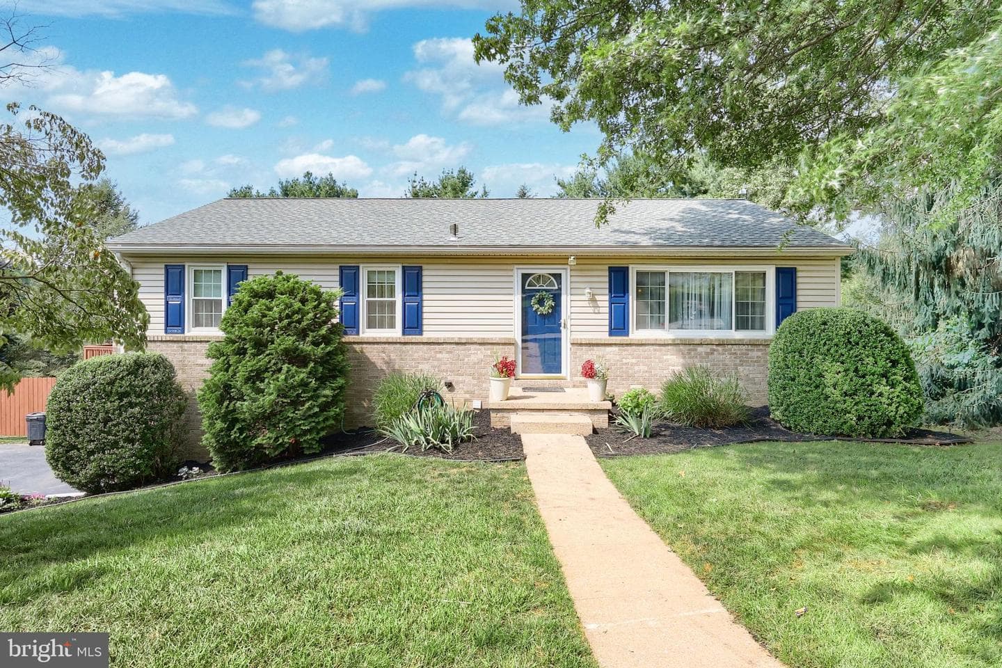 120 Susan Drive photo 3