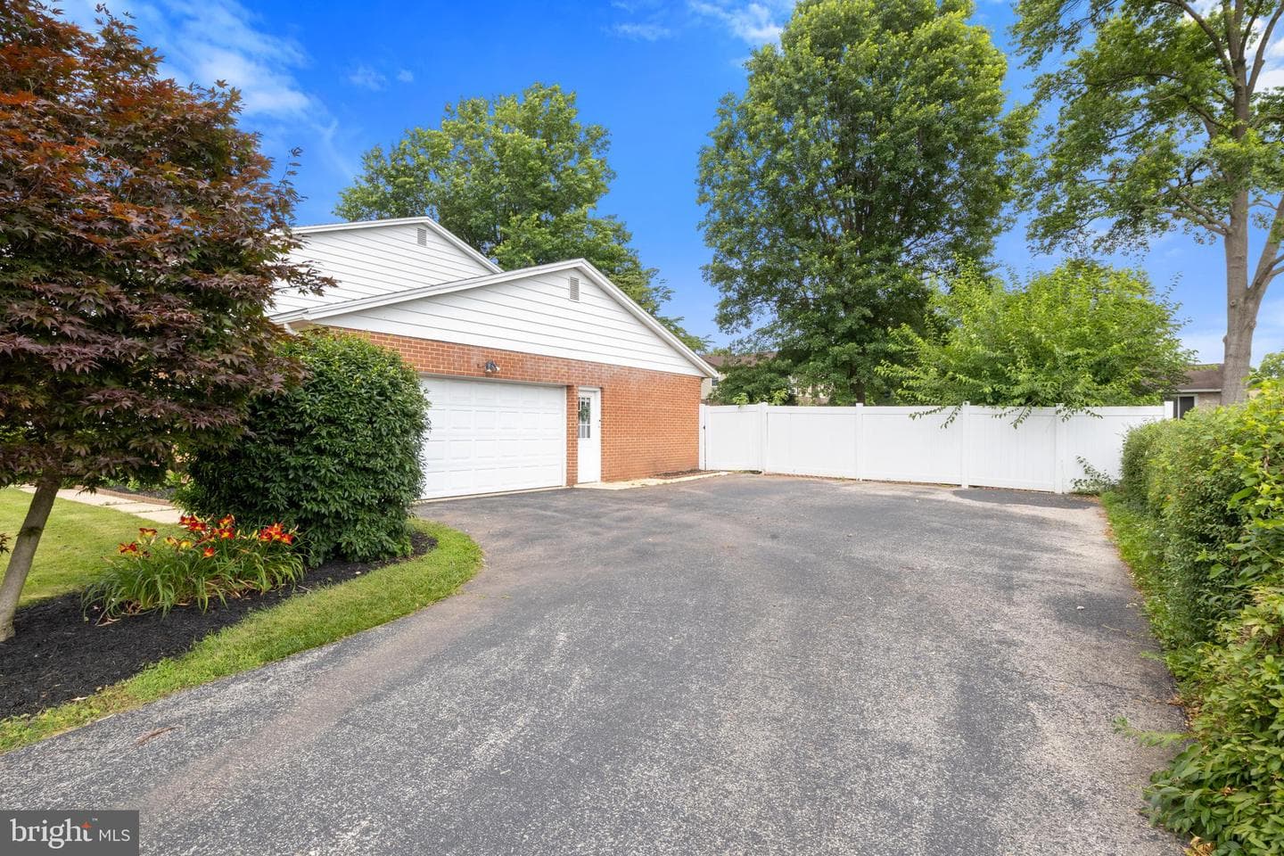 1965 Niagara Lane photo 8
