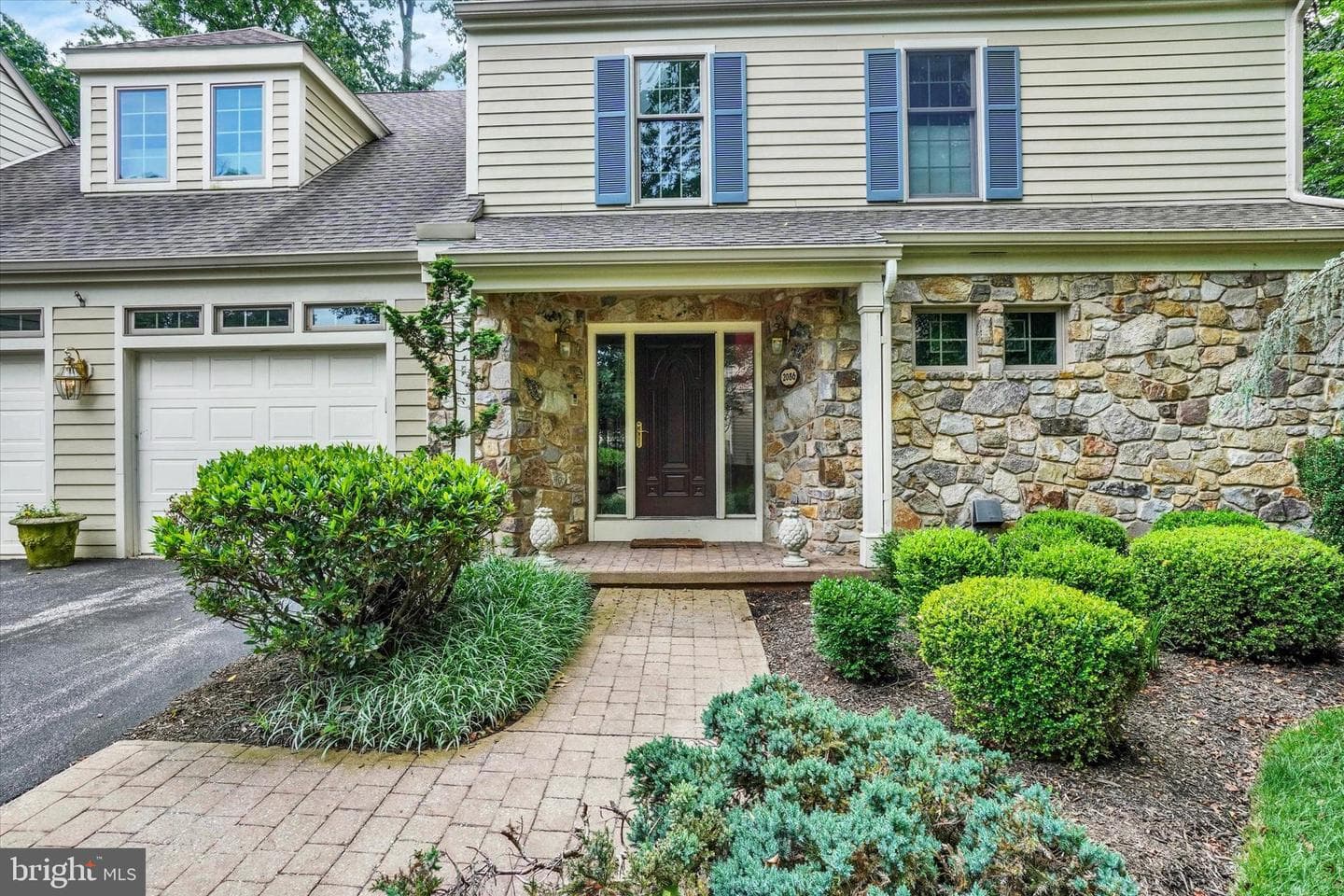 2086 Rosewood Lane photo 2