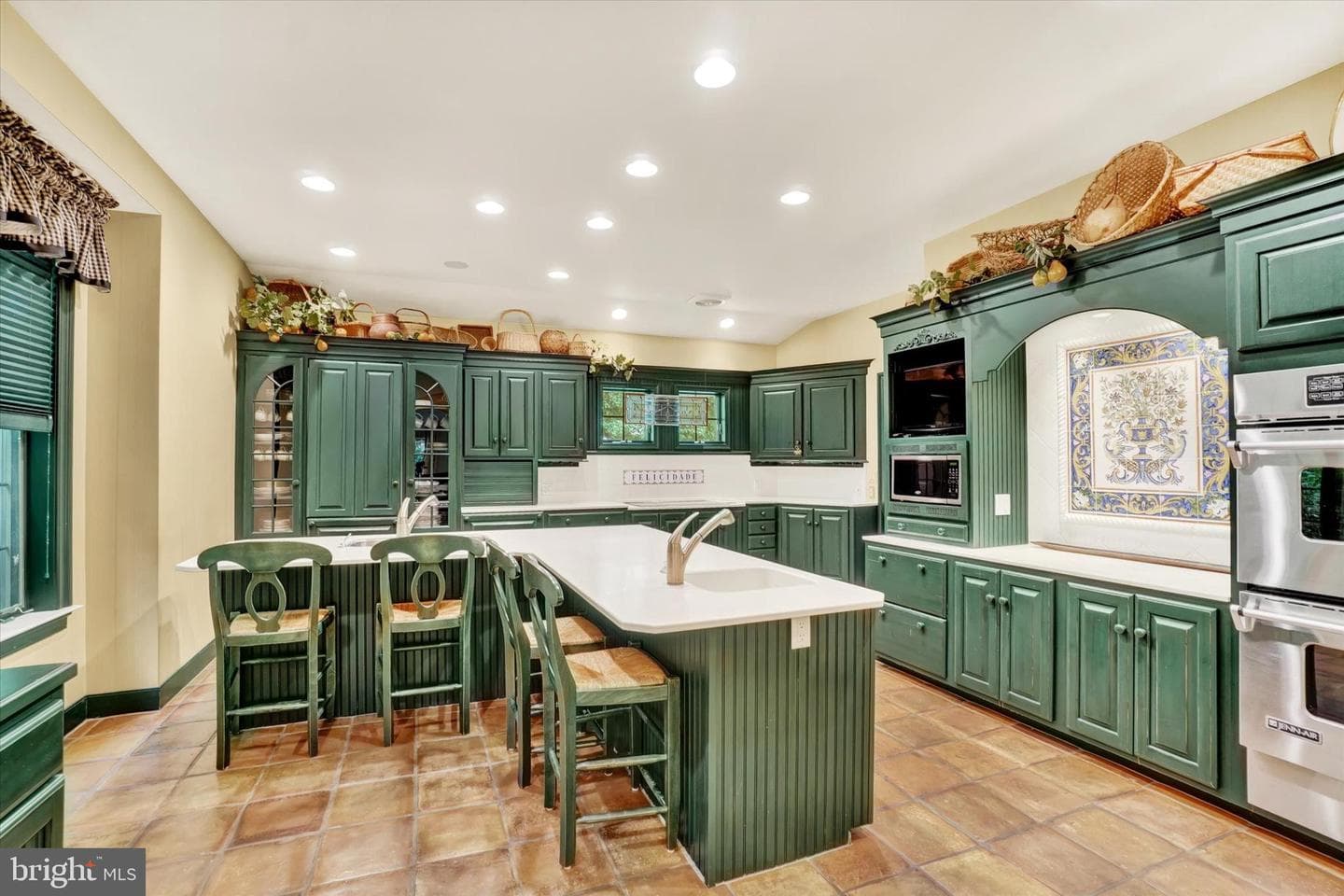 2086 Rosewood Lane photo 8