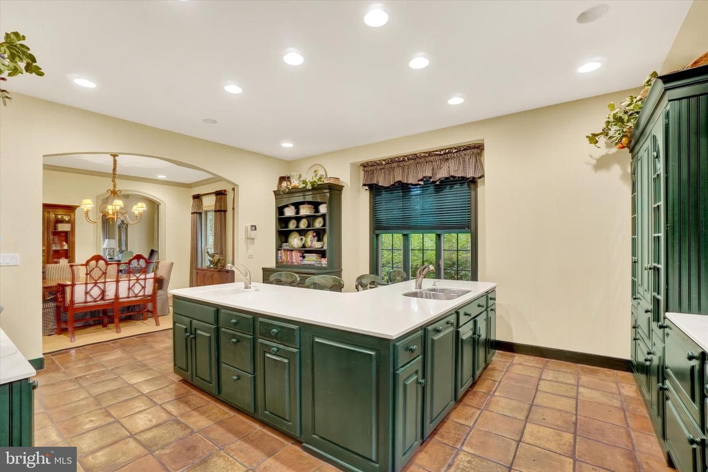2086 Rosewood Lane photo 9