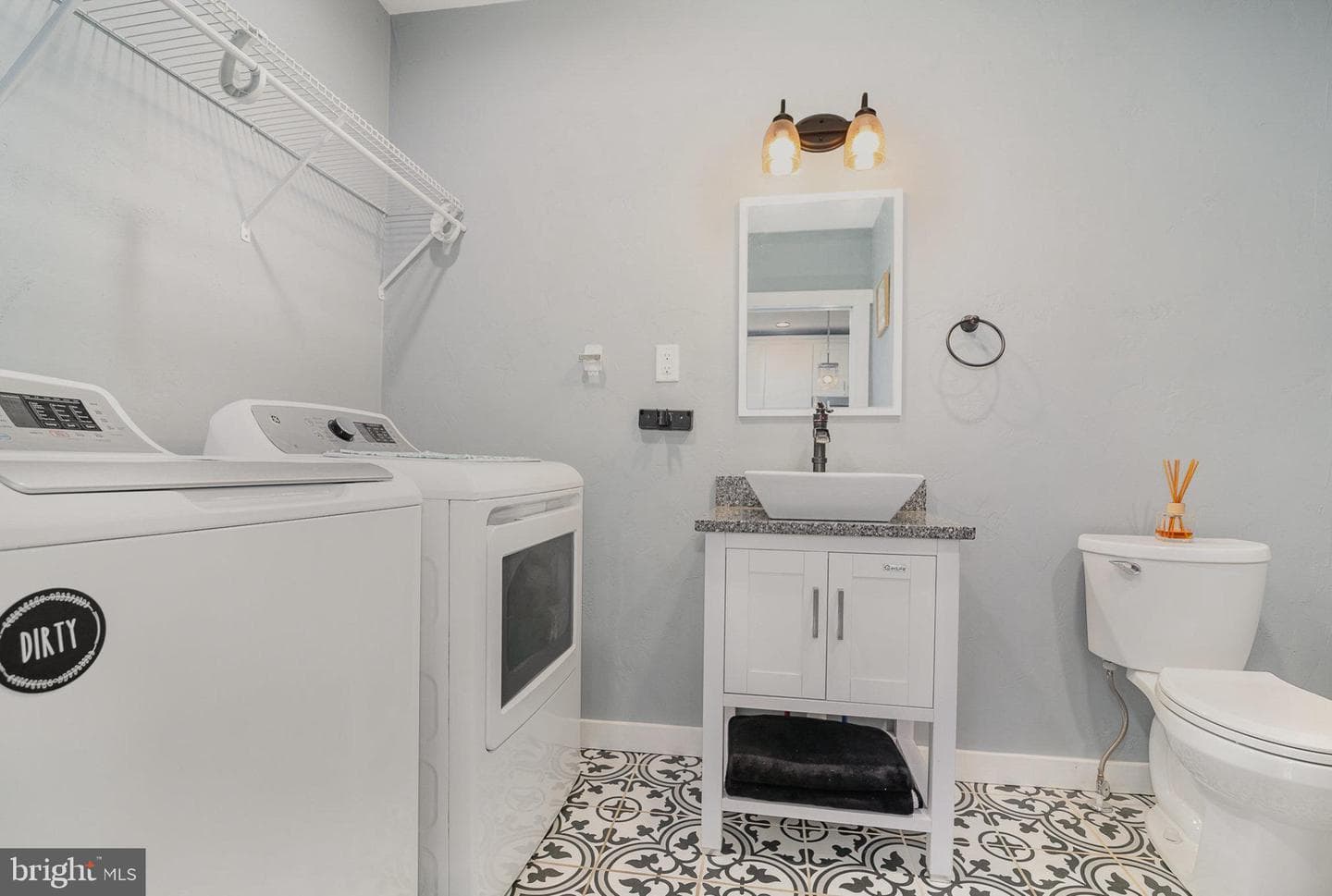 227 W Chestnut Street photo 13