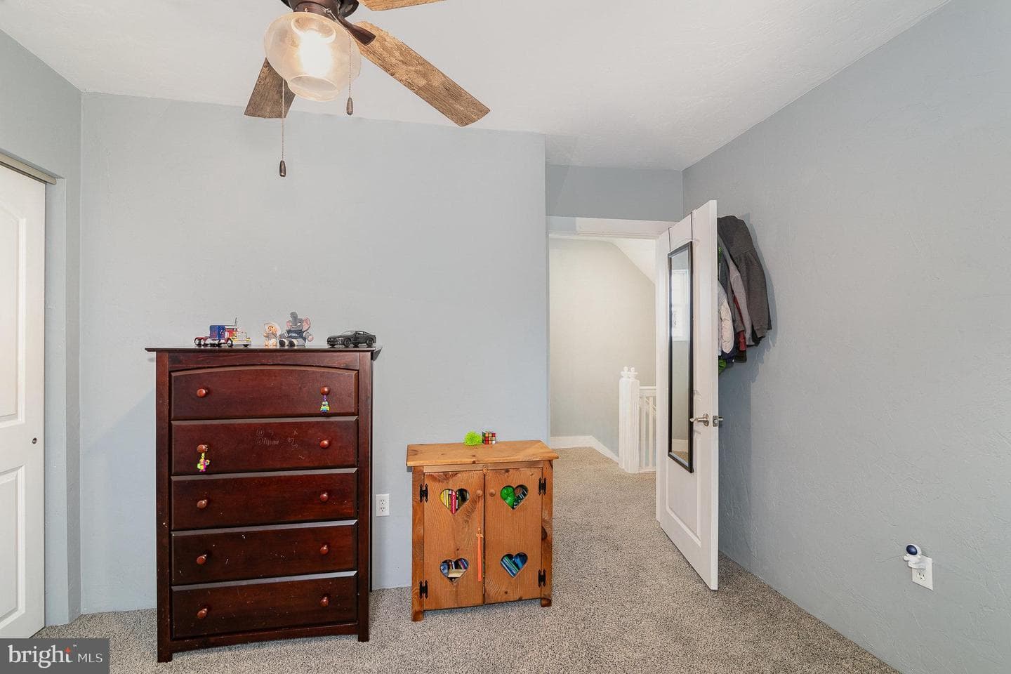 227 W Chestnut Street photo 21