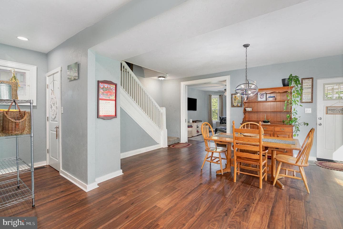 227 W Chestnut Street photo 7