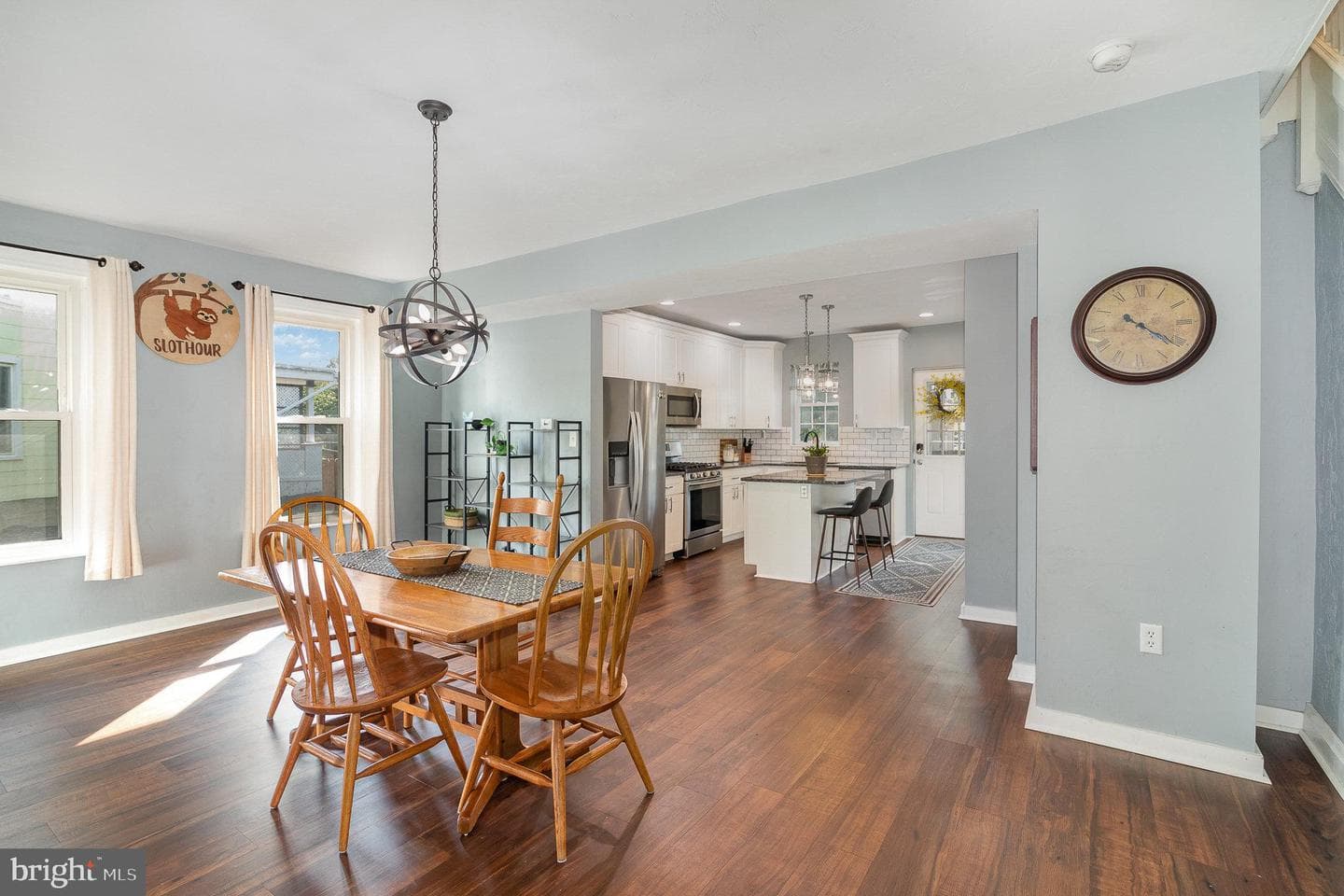 227 W Chestnut Street photo 9