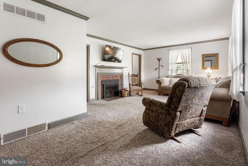 401 N Forrest Street photo 8