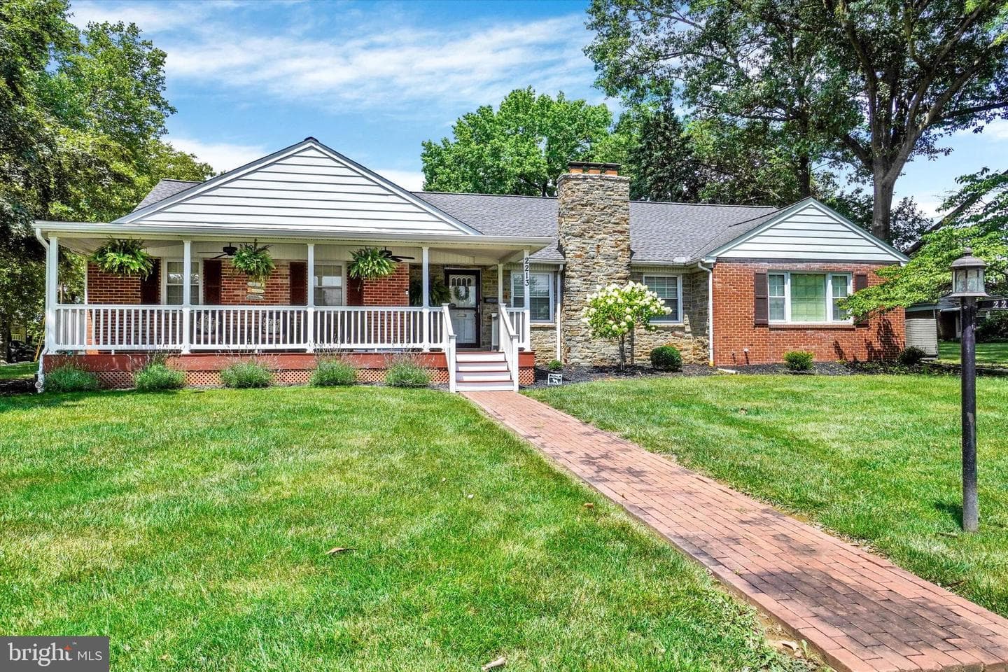 2213 Eastern Boulevard photo 1
