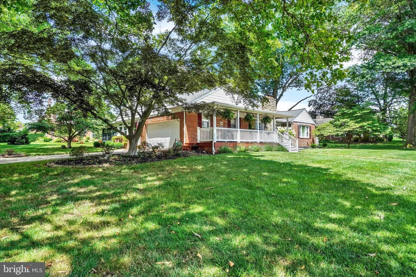 2213 Eastern Boulevard photo 2