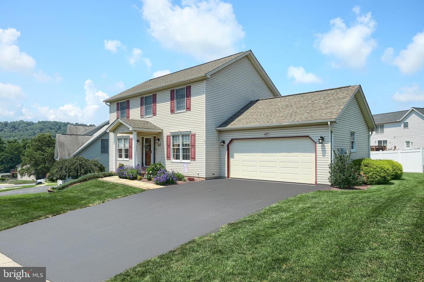 457 Chestnut Way photo 2