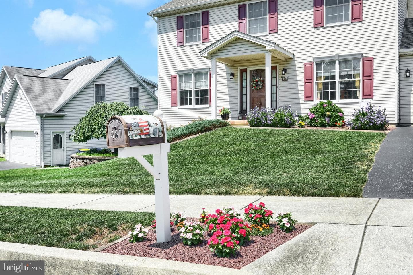 457 Chestnut Way photo 3