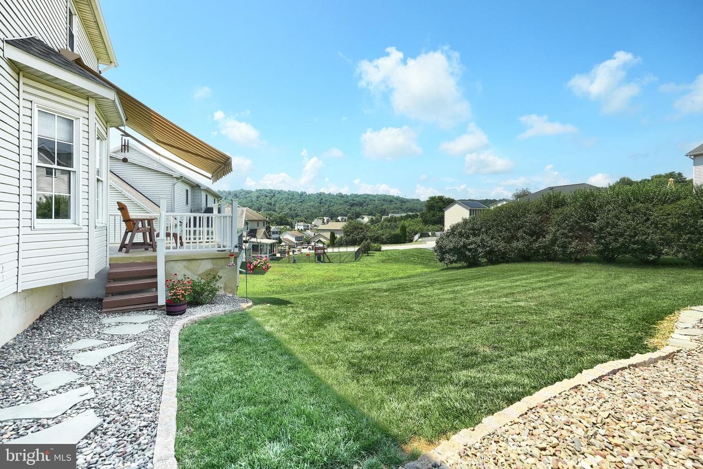 457 Chestnut Way photo 32