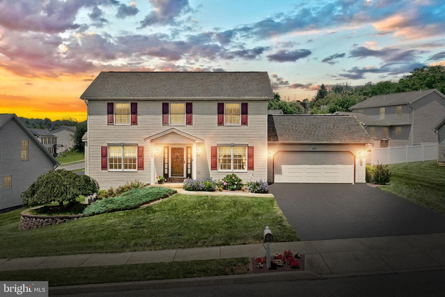 457 Chestnut Way photo 5