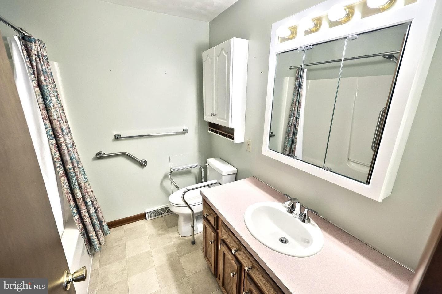 210 Kennedy Court photo 19