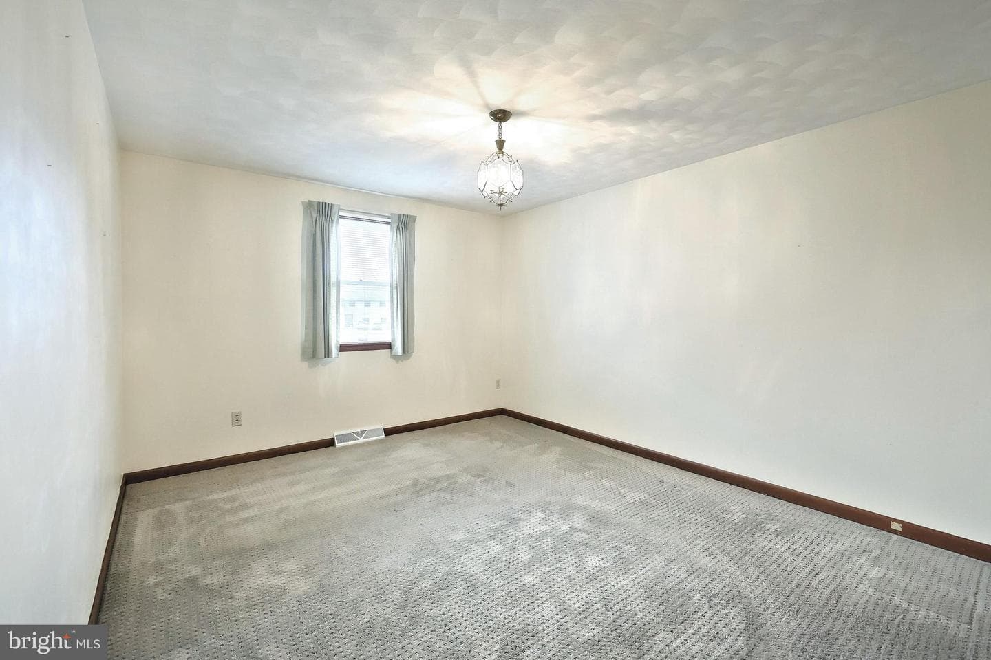 210 Kennedy Court photo 21