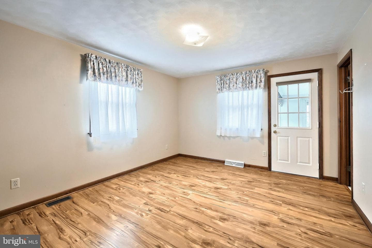 210 Kennedy Court photo 23