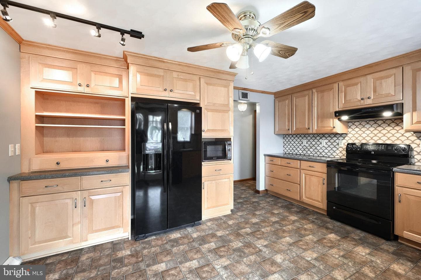 210 Kennedy Court photo 27