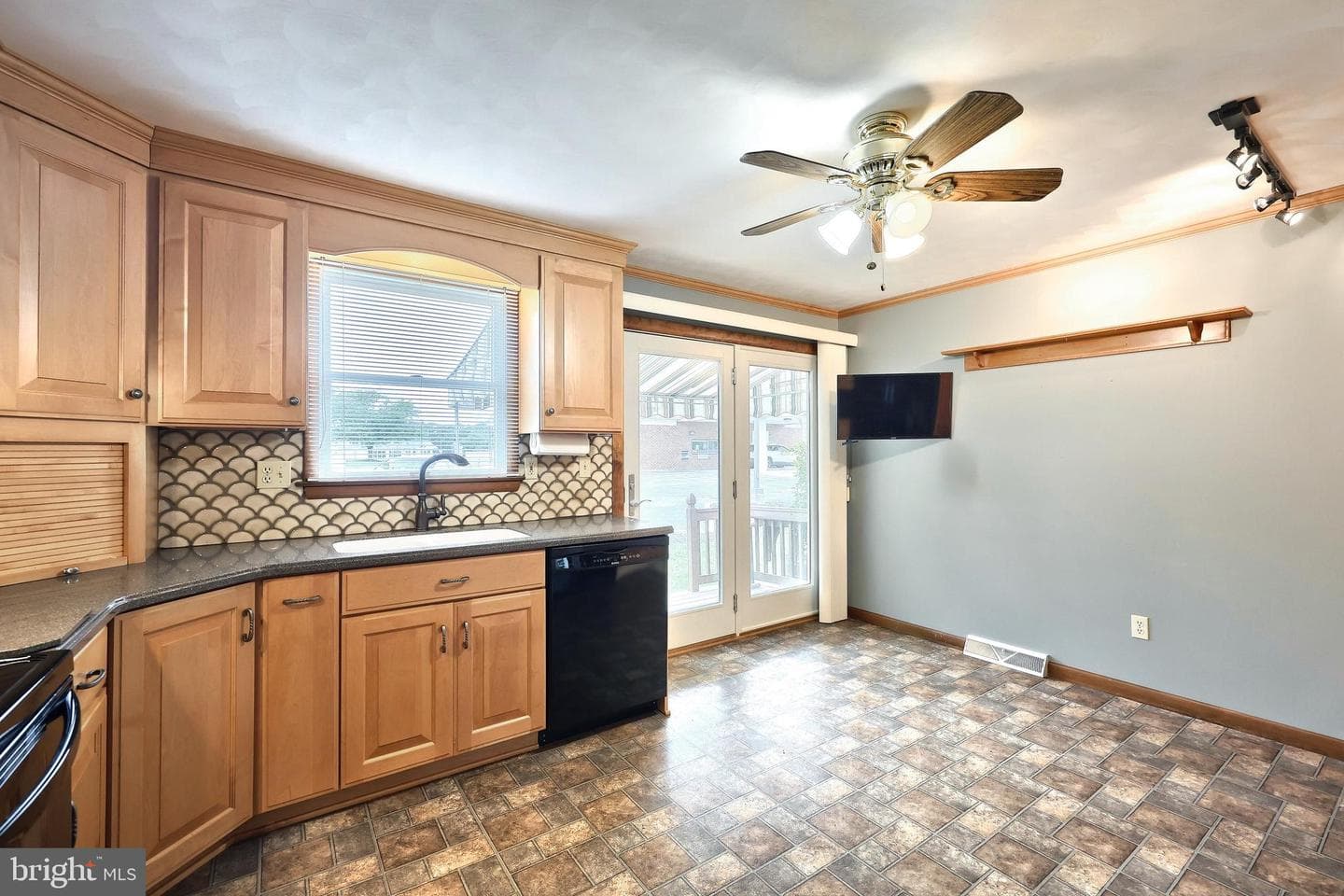 210 Kennedy Court photo 28