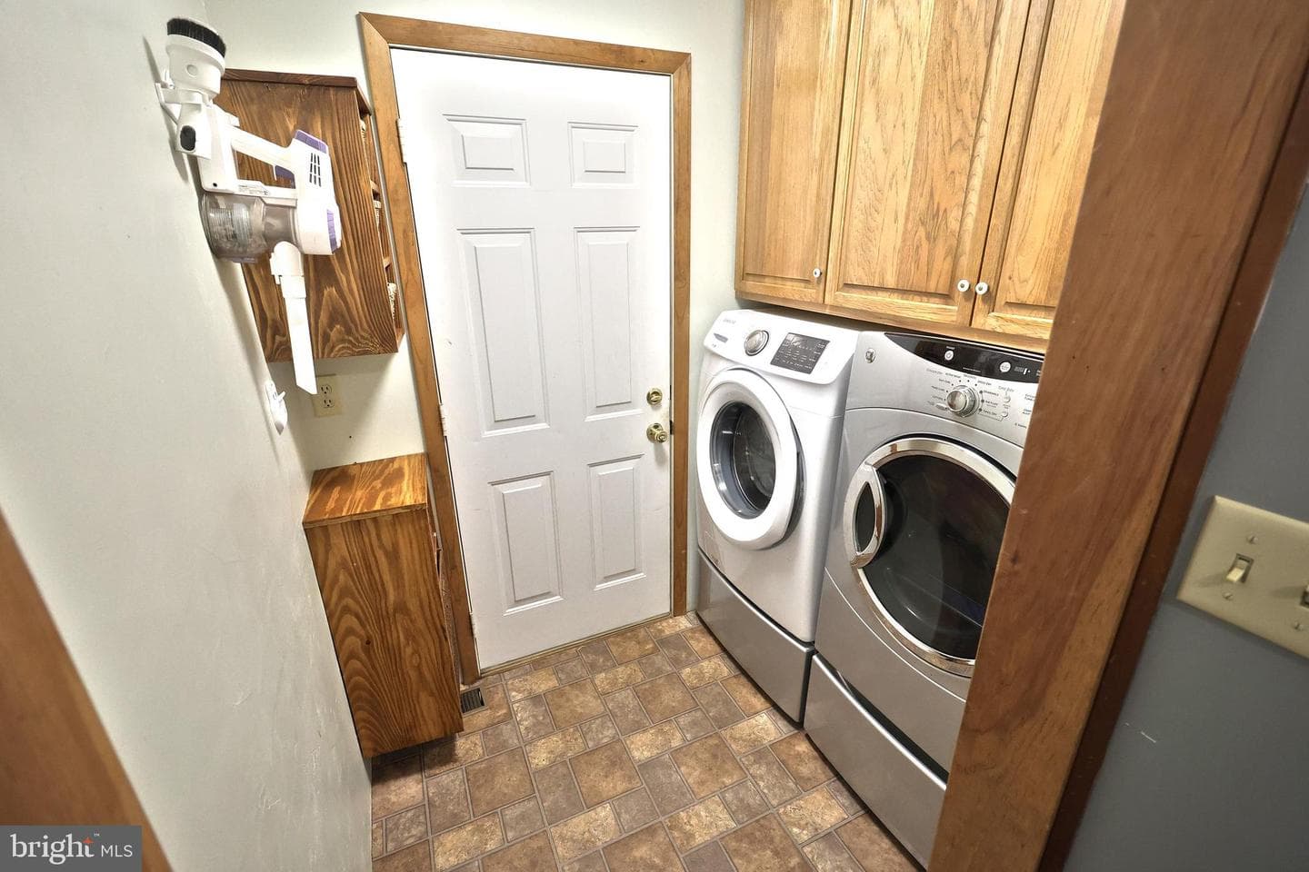 210 Kennedy Court photo 32